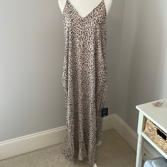 Lulus Dresses & Skirts - Leopard-print maxi dress